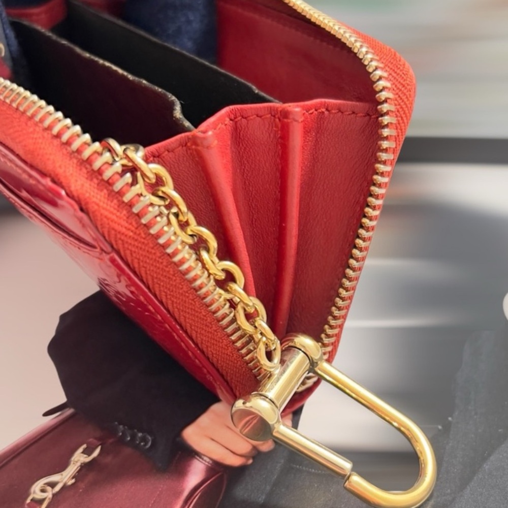 Gucci Microguccissima Wallet in Red Patent Leather - Picture 2 of 6